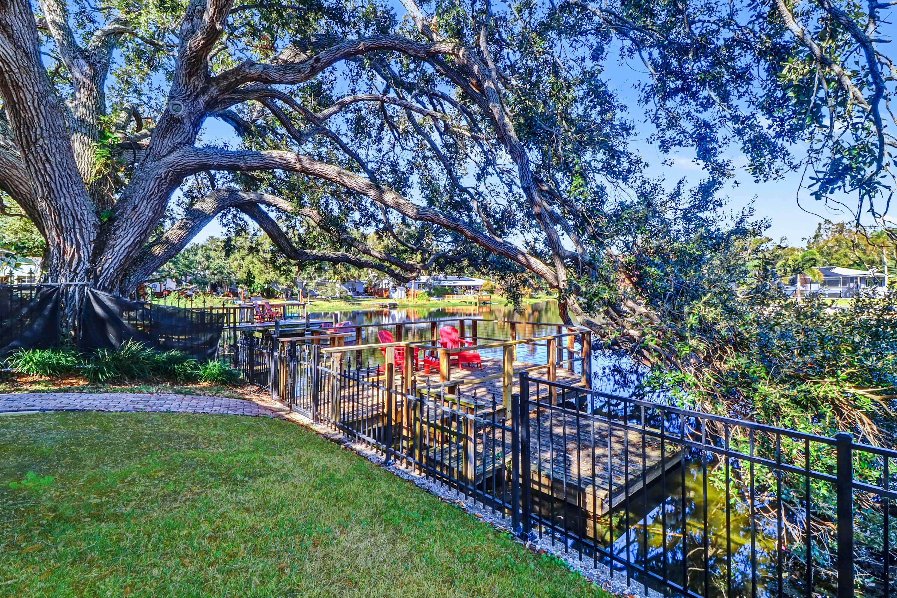 Cozy Lakefront Retreat Near Gulf Beaches & Dining