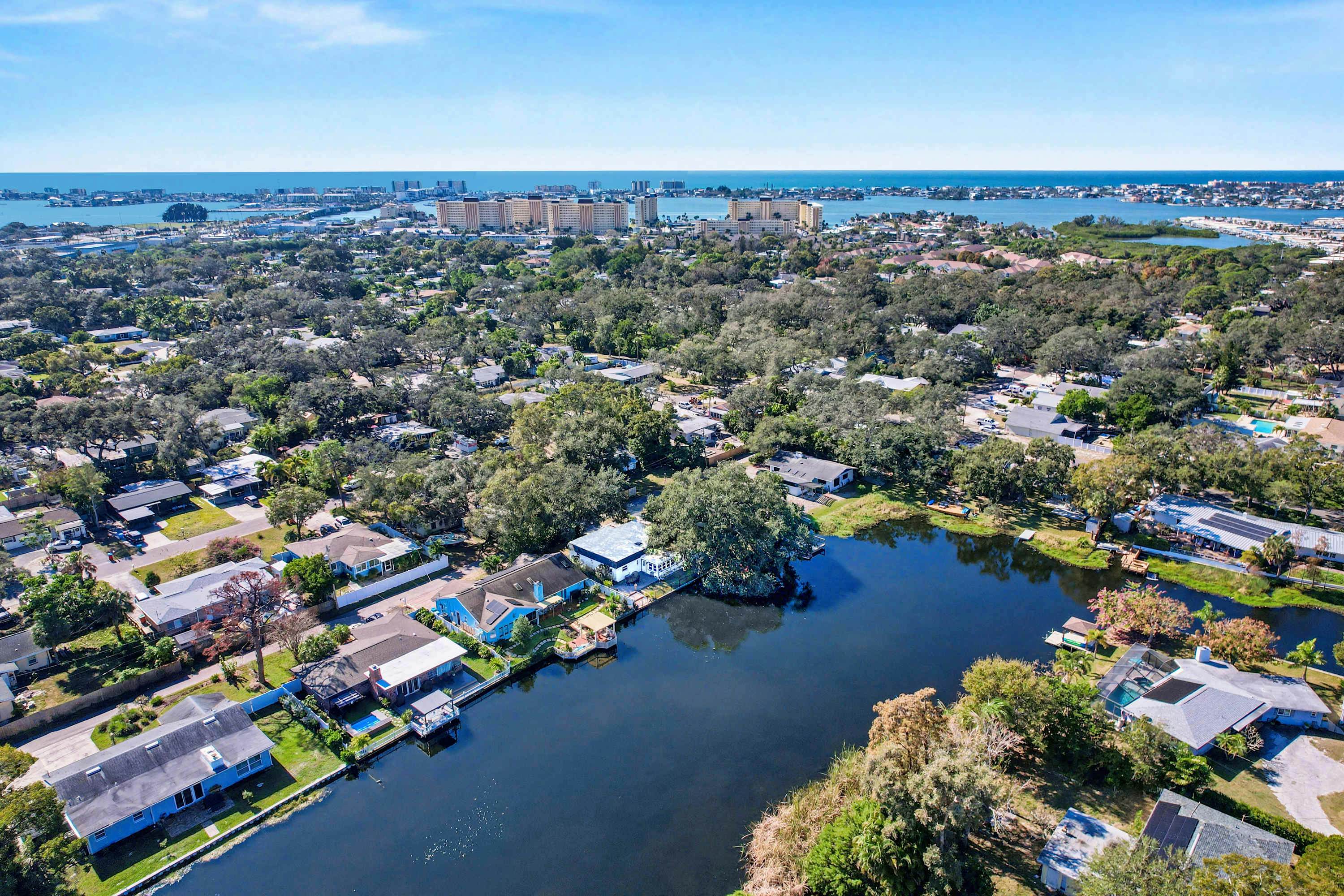 Cozy Lakefront Retreat Near Gulf Beaches & Dining