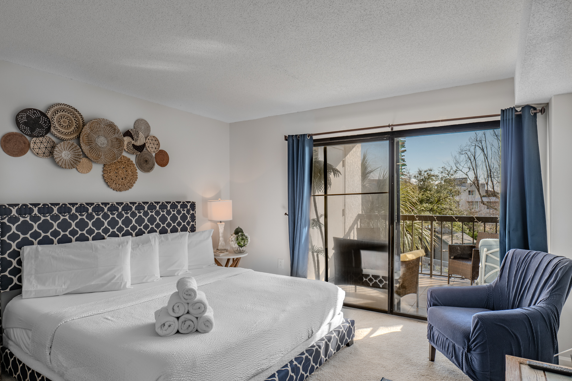 Spacious Pool View Condo! Short Walk to Beach! Sea Mark Tower 204