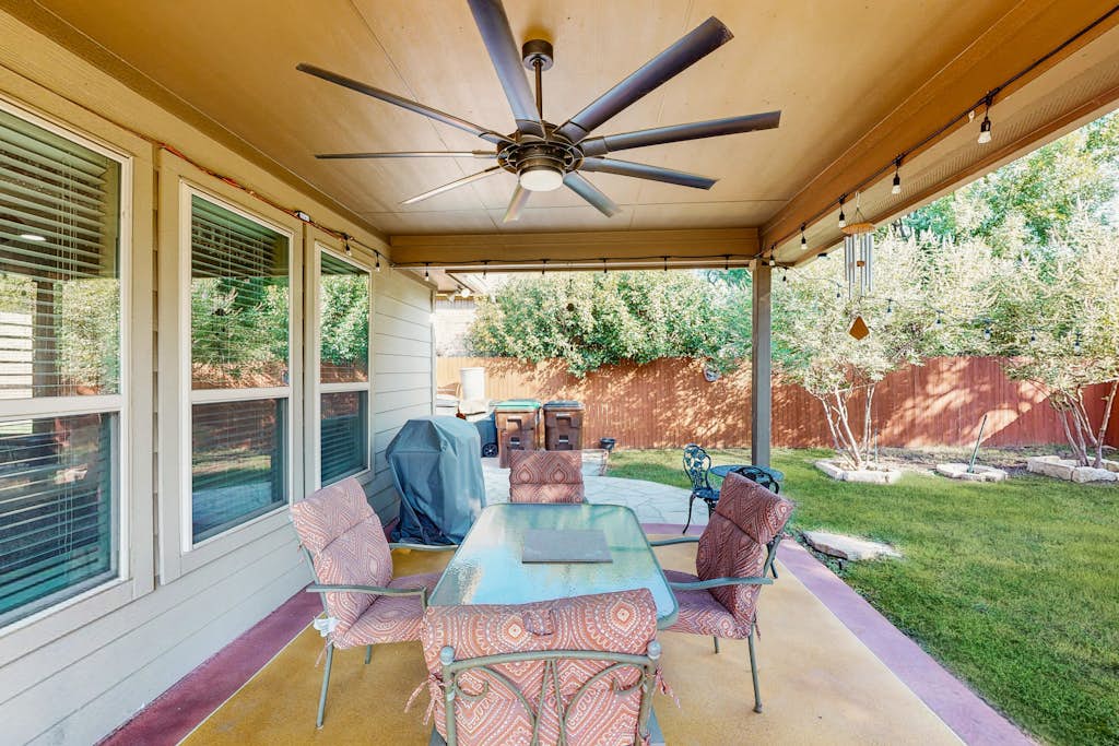 3BR Home w, foosball! Close to Six Flags