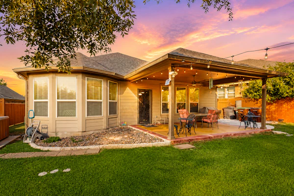 3BR Home, Foosball, Close 2 Six Flags, Shared Pool