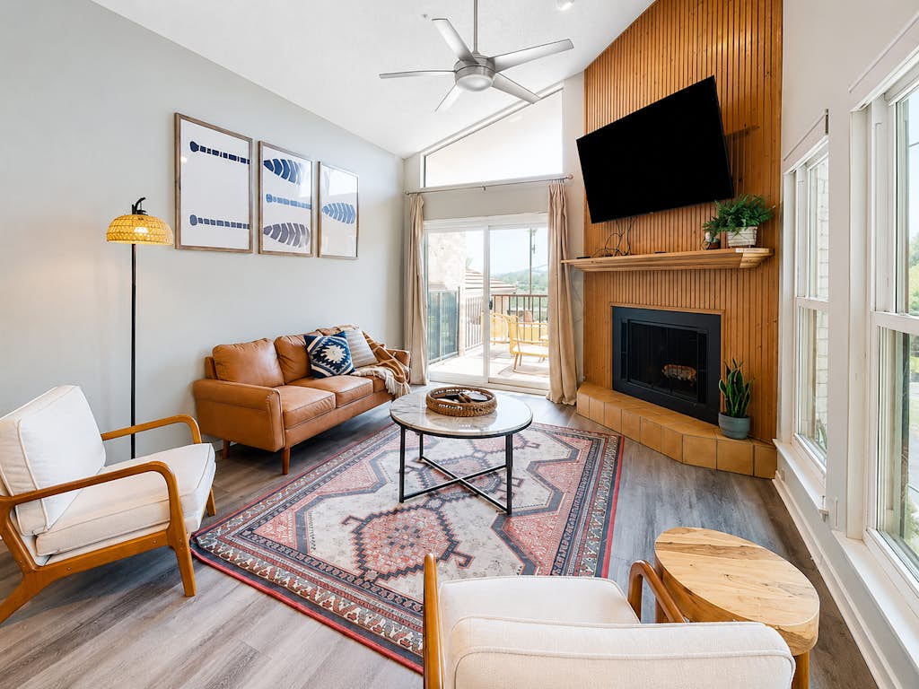 Dog-friendly condo with a gas fireplace, washer/dryer, AC, & cable TV