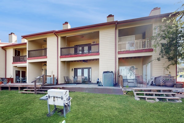 Lake-View All-Suite Retreat - Near Marina, Beach, Dining & Outdoor Activities