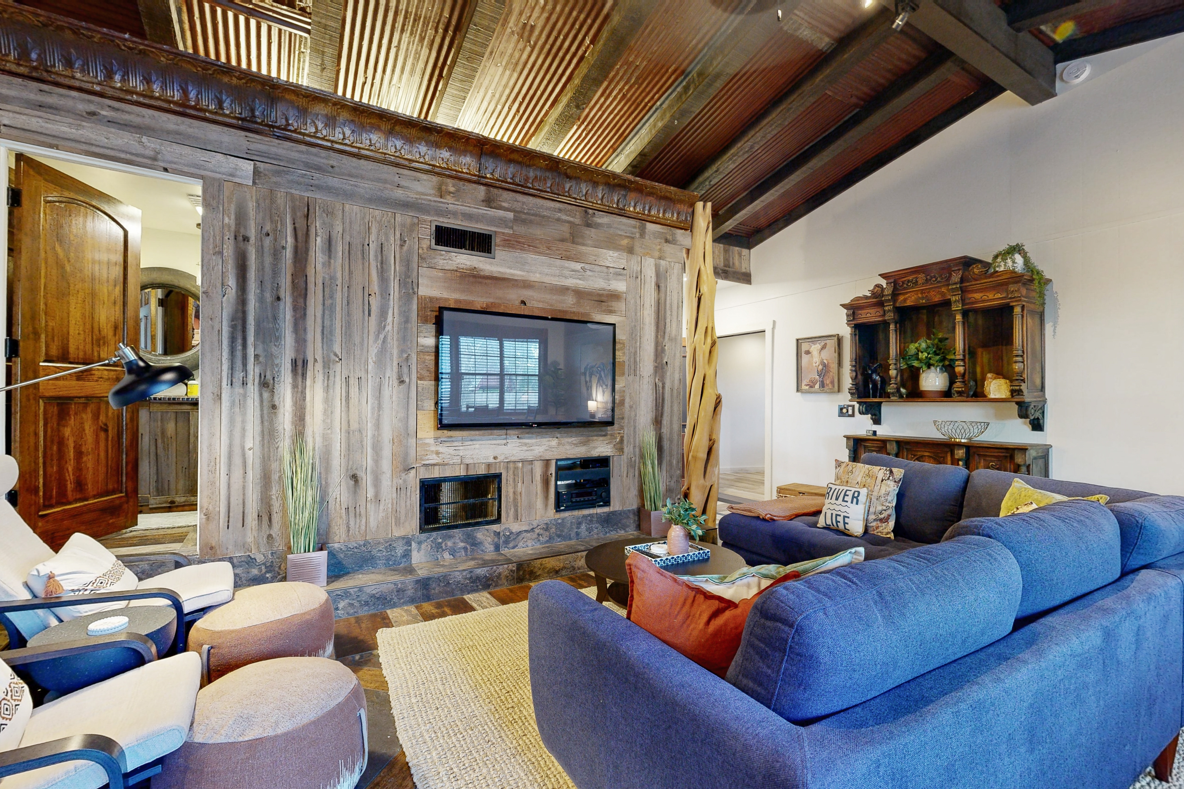 Tubin' Oasis at Horseshoe Bend Canyon Lake