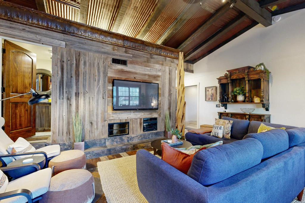 Tubin' Oasis at Horseshoe Bend Canyon Lake