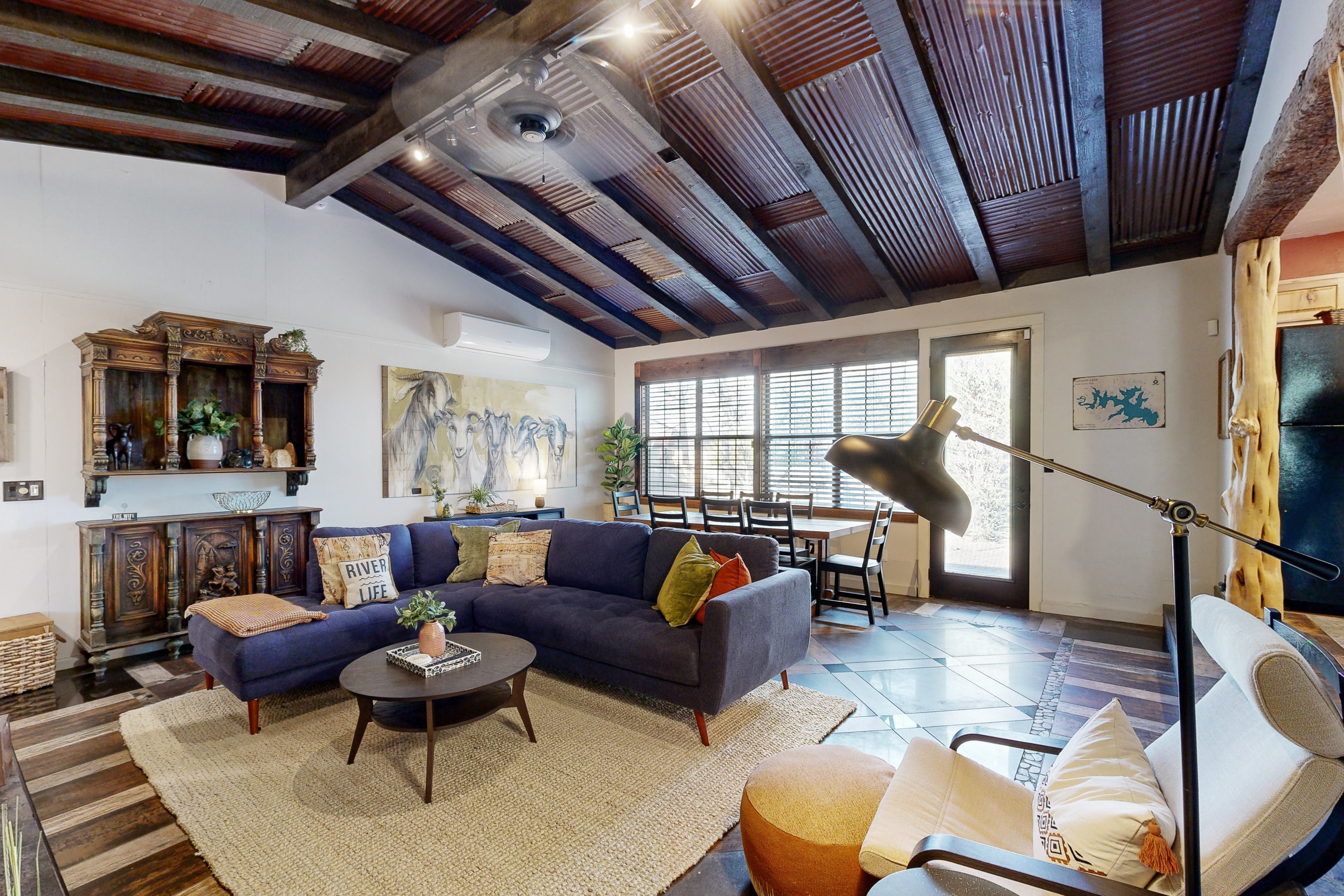 Newly renovated rustic home with deck by Horseshoe and Tubing