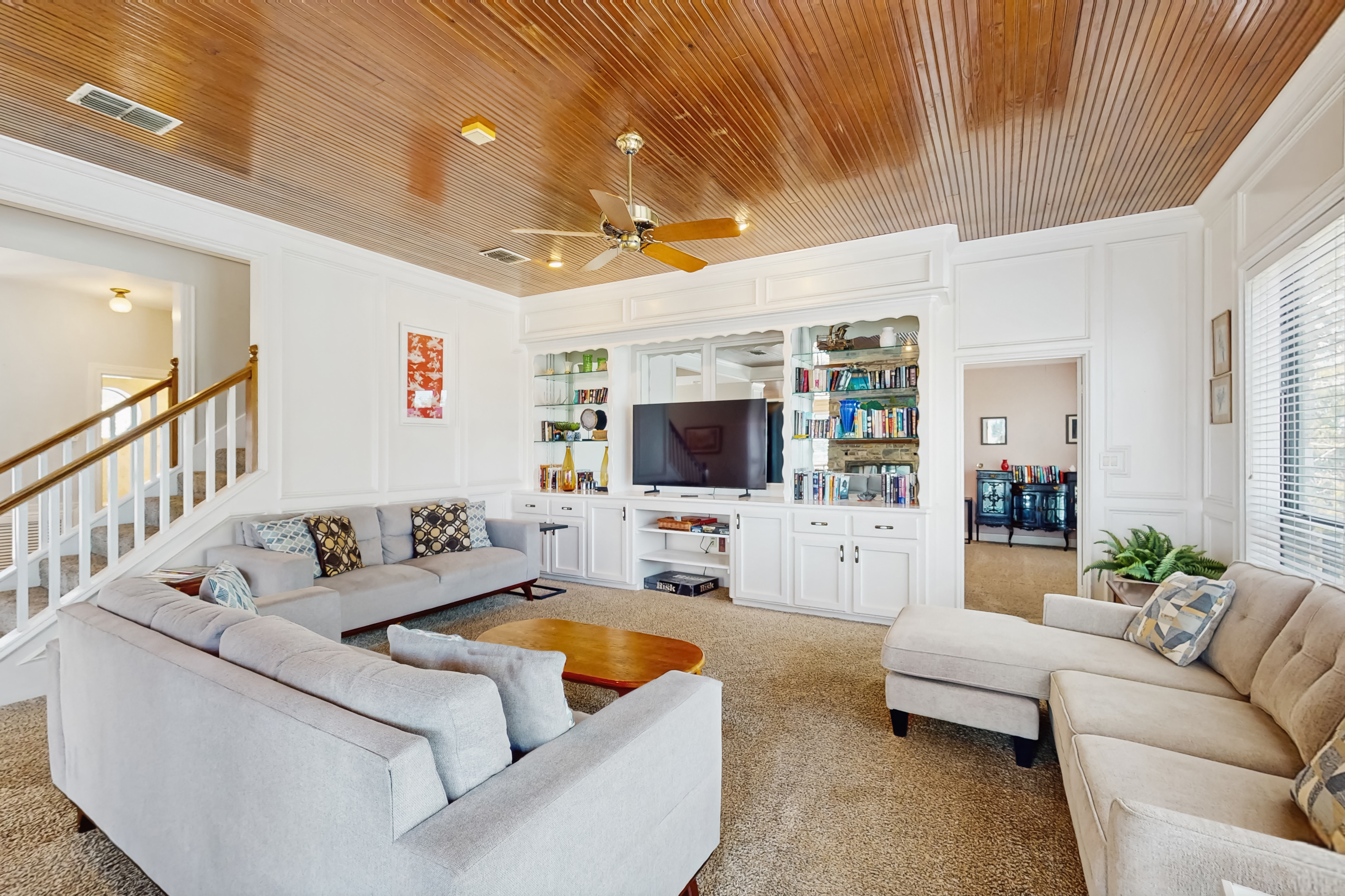 Spacious home with Canyon Lake views and a private pool