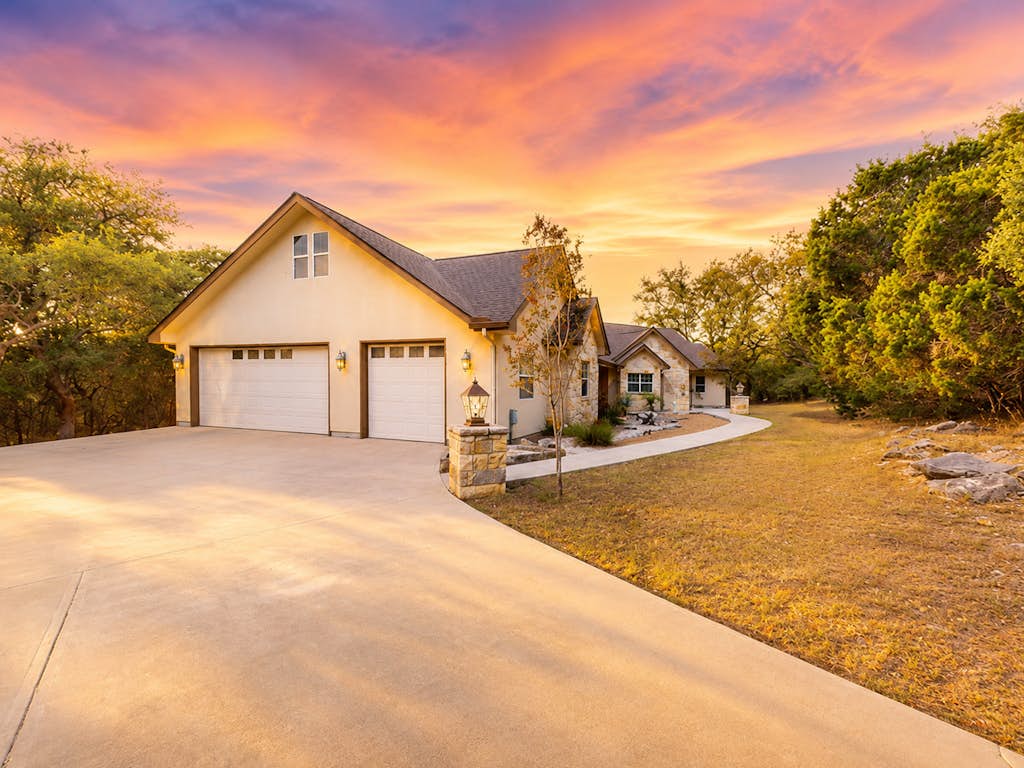 5-acre Hill Country home with views & outdoor entertaining - dog-friendly