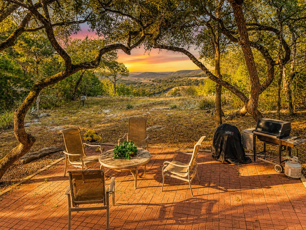 5-acre Hill Country home with views & outdoor entertaining - dog-friendly