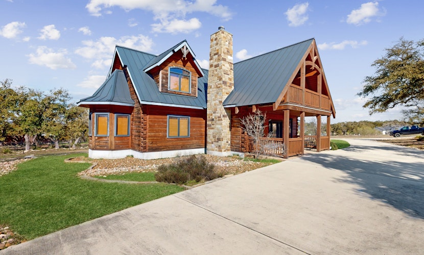 Luxe Lake Living with Bonus Bunk Area & Private Boat Parking - Dogs Welcome