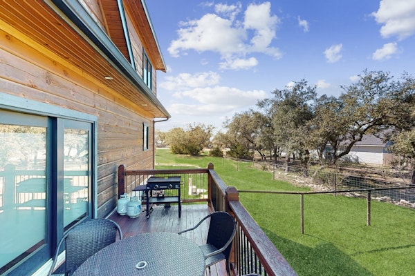 Luxe Lake Living with Bonus Bunk Area & Private Boat Parking - Dogs Welcome