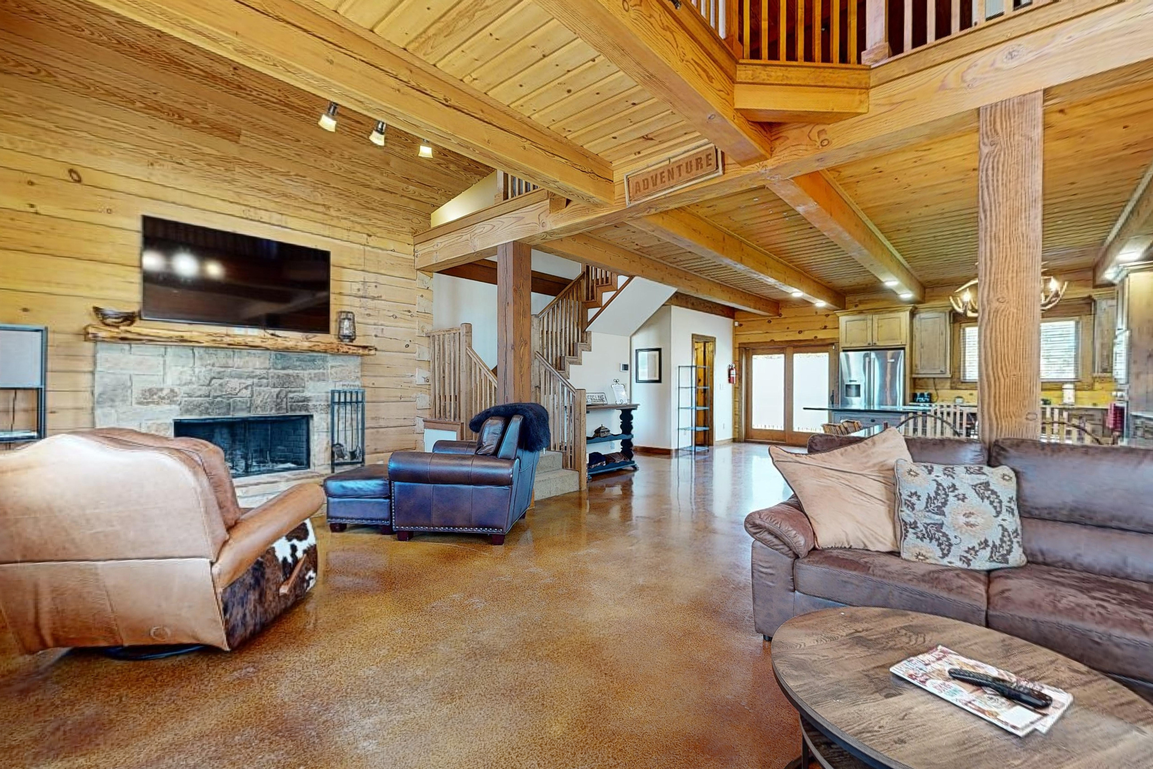 Luxe Lake Living with Bonus Bunk Area & Private Boat Parking - Dogs Welcome