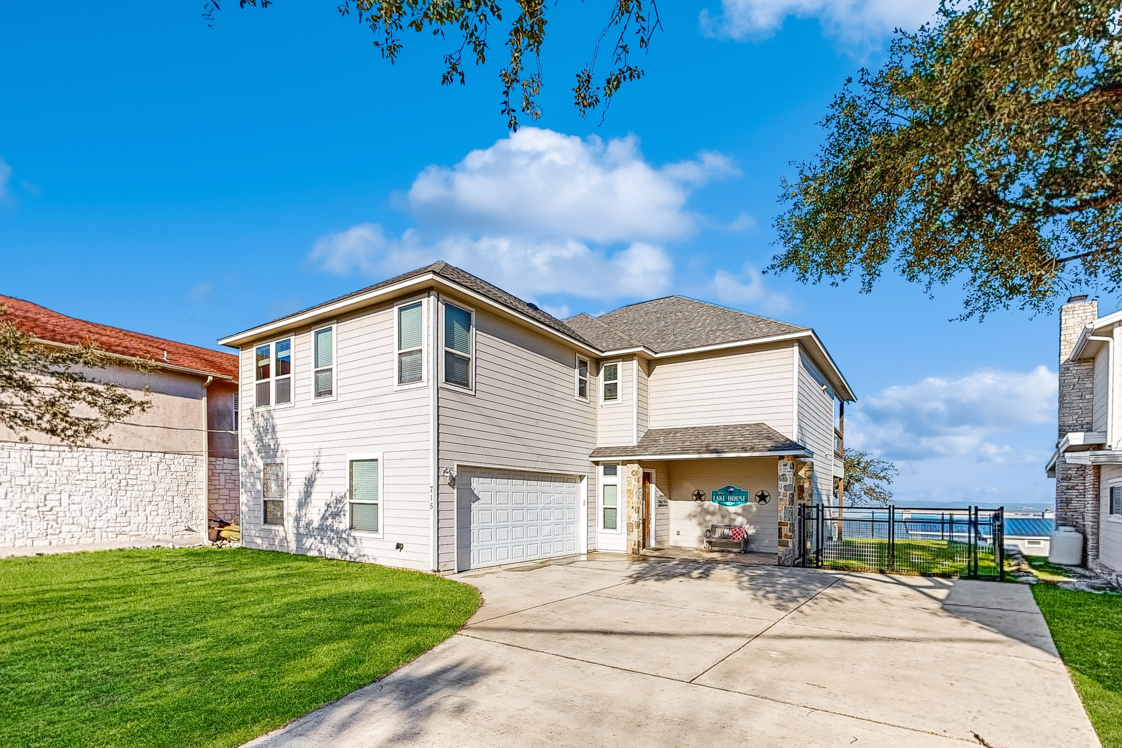 Spacious dog-friendly home with decks & beautiful views - near boat ramp & lake