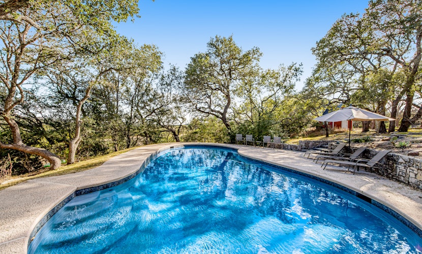 Hill country gem with private pool, deck, firepit, Ping-Pong, foosball, & WiFi