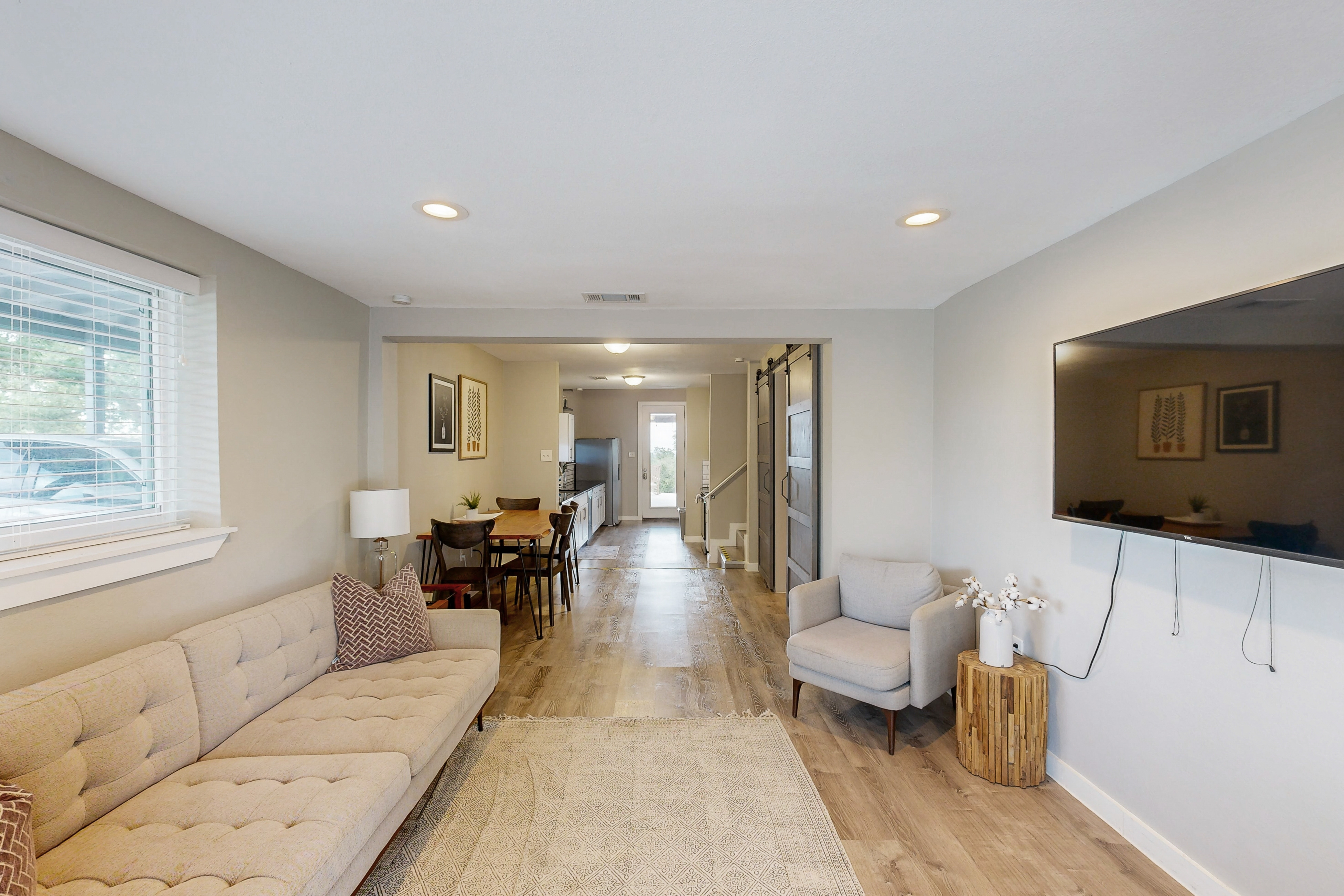 Lovely home on 2+ acres with views, firepit & outdoor kitchen - wedding perfect