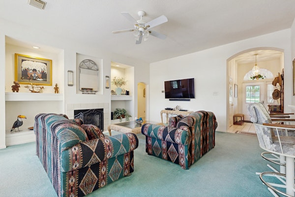 Lovely, waterfront home - river access, large yard, lovely patio & washer/dryer