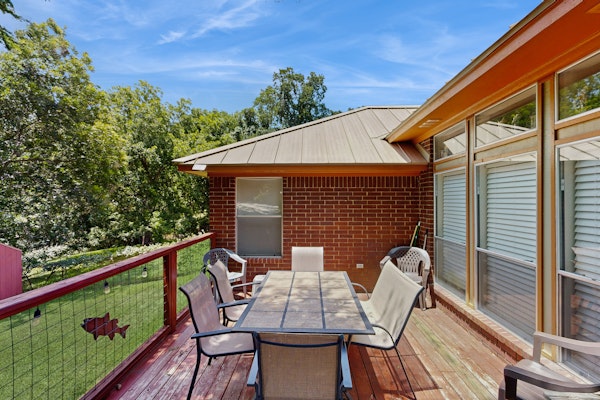 Lovely, waterfront home - river access, large yard, lovely patio & washer/dryer