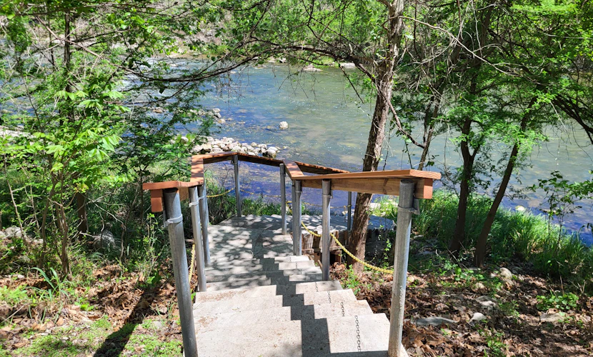 Lovely, waterfront home - river access, large yard, lovely patio & washer/dryer