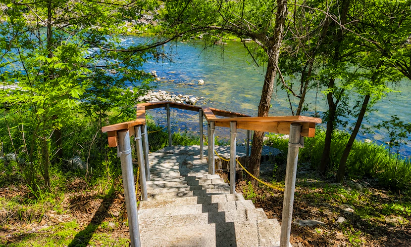 Lovely, waterfront home - river access, large yard, lovely patio & washer/dryer