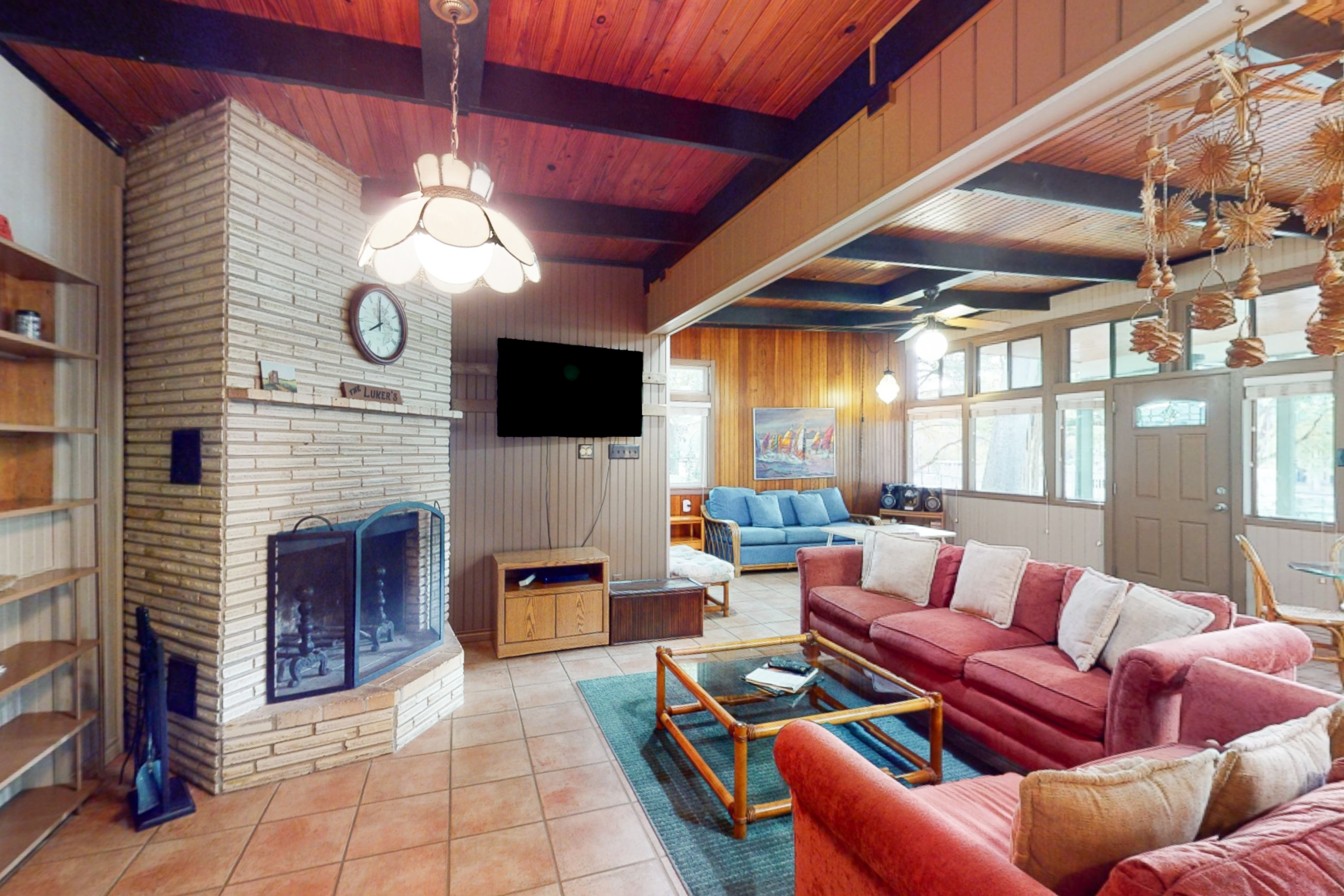 Funshine | Riverfront house in Mc Queeney with guest house, river views, grill