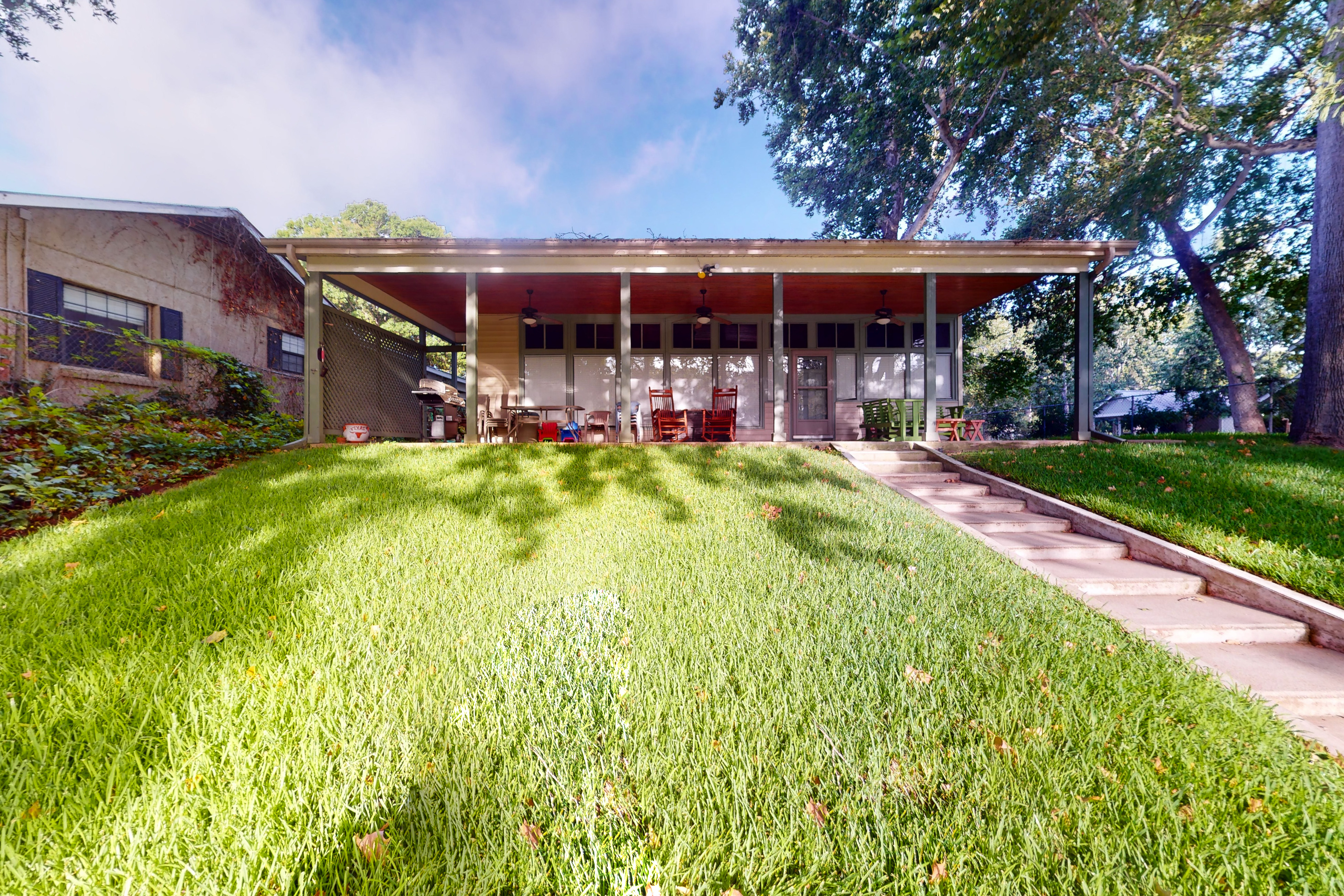 Funshine | Riverfront house in Mc Queeney with guest house, river views, grill