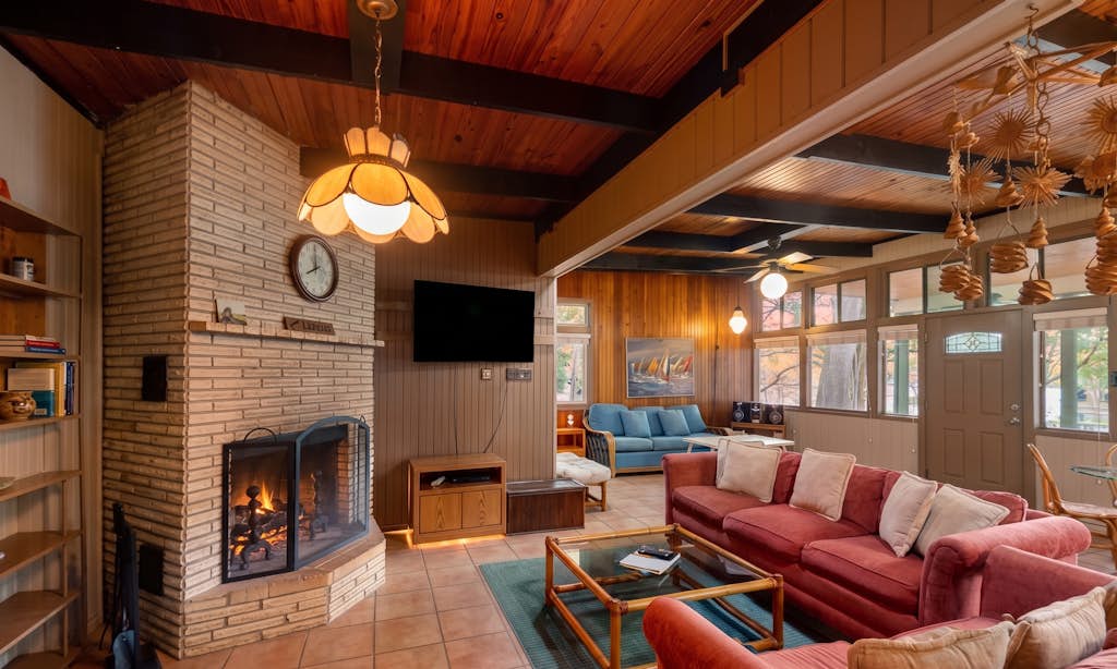 Funshine | Riverfront house in Mc Queeney with guest house, river views, grill