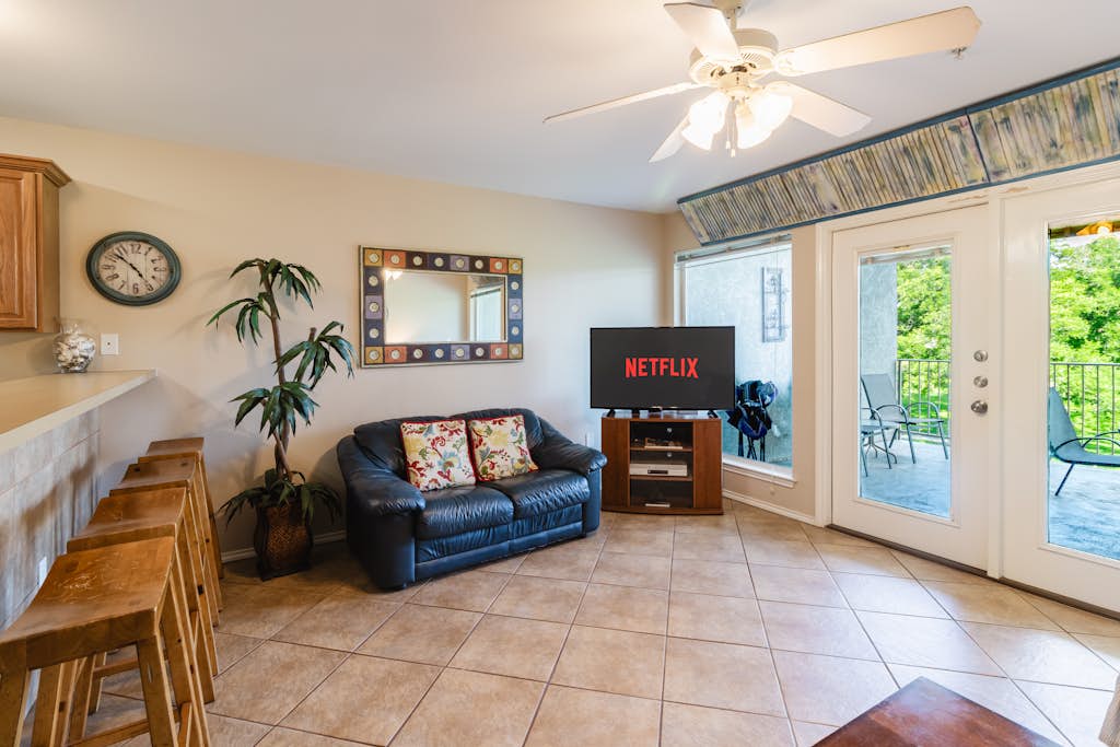 3BR | 5 min Drive to Schlitterbahn | Pool, Hot Tub