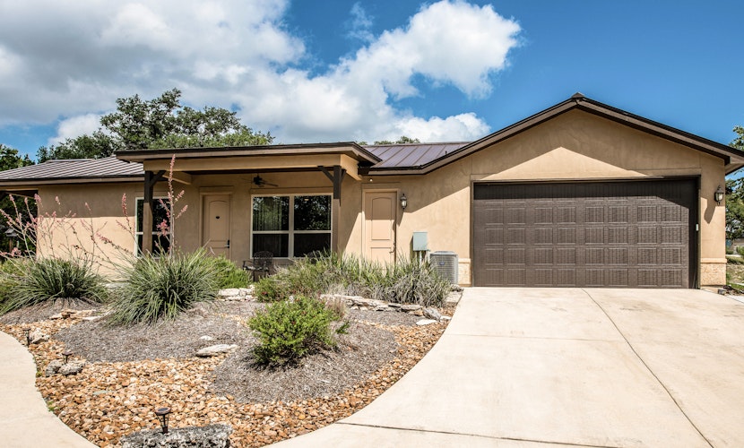 Steps to Remi's Ridge & Hayes Hollow Century Oak Casita - Near Canyon Lake