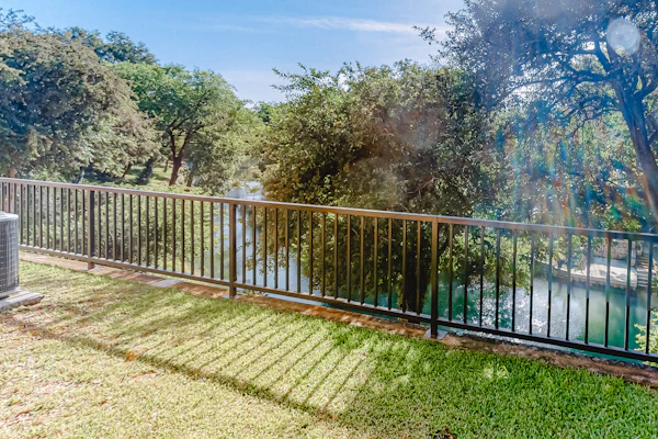 Condo with pool, hot tub, grills, washer/dryer, central AC