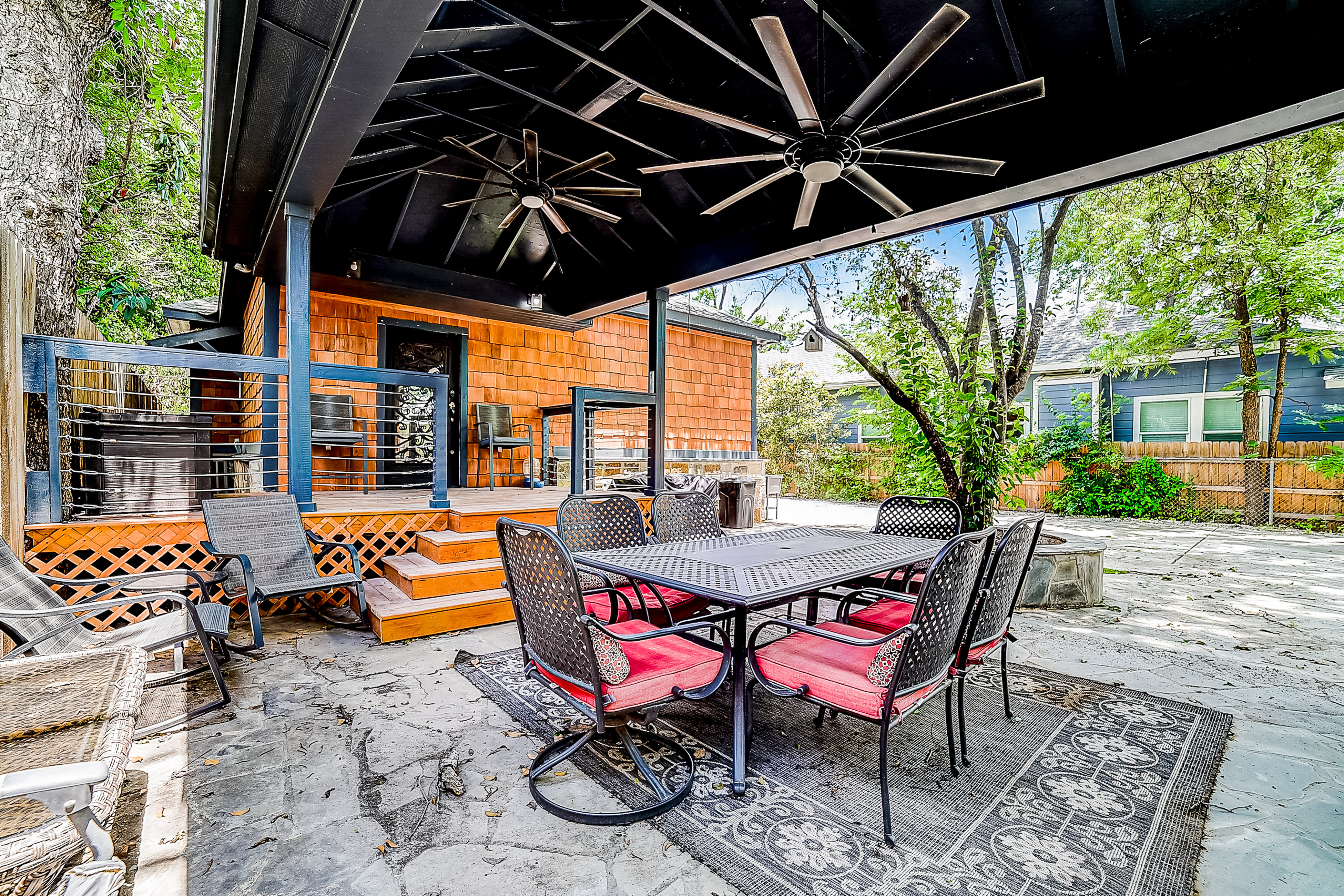 Dog-friendly home with large patio, W/D & central AC