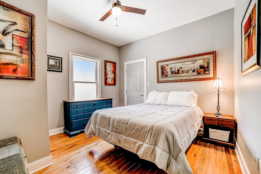 Dog-friendly home with large patio, W/D & central AC