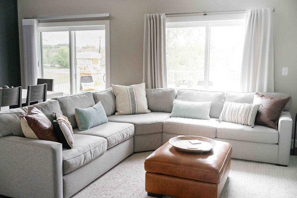 Luxury Condo on Guadalup River-5 Star Amenities-Walk to Gruene