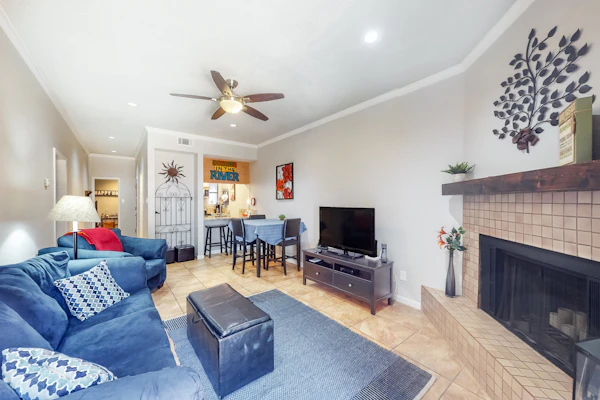 Condo with pool, hot tub, grills, washer/dryer, central AC - snowbirds welcome
