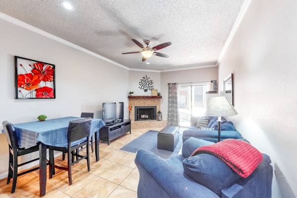 Condo with pool, hot tub, grills, washer/dryer, central AC - snowbirds welcome