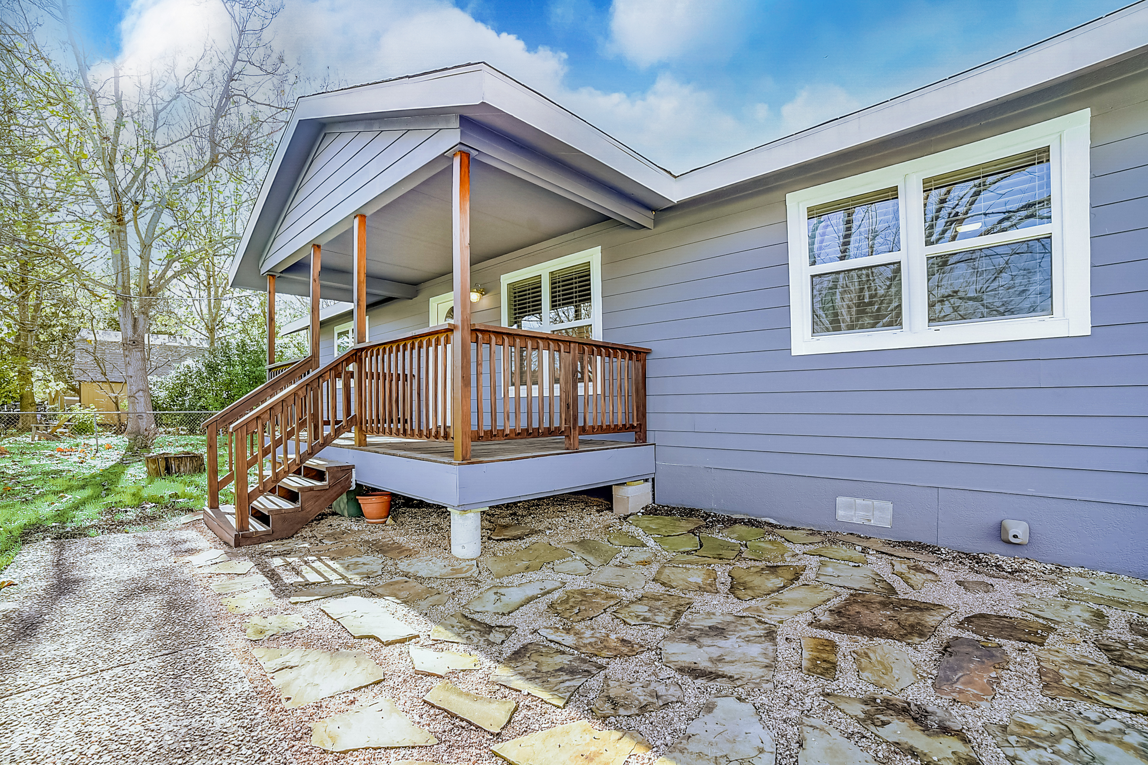 Fully updated home with deck, gorgeous views, about 30 minutes from downtown