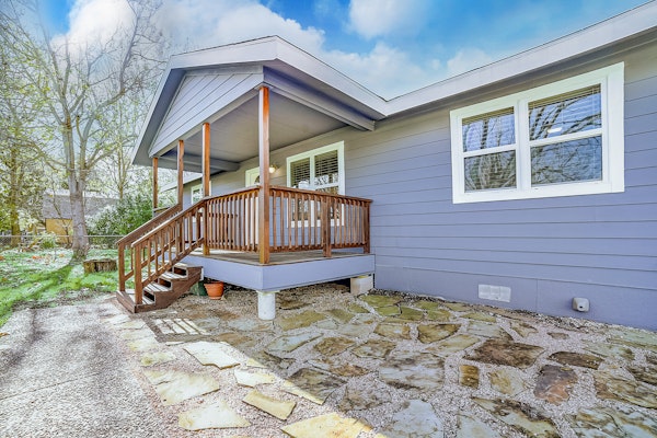 Fully updated home with deck, gorgeous views, about 30 minutes from downtown