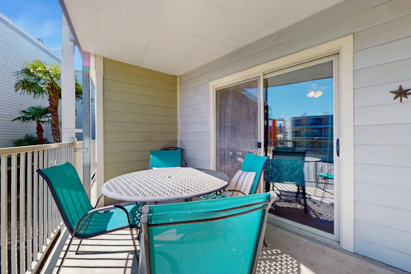 Riverfront condo with pool & hot tub, walk everywhere