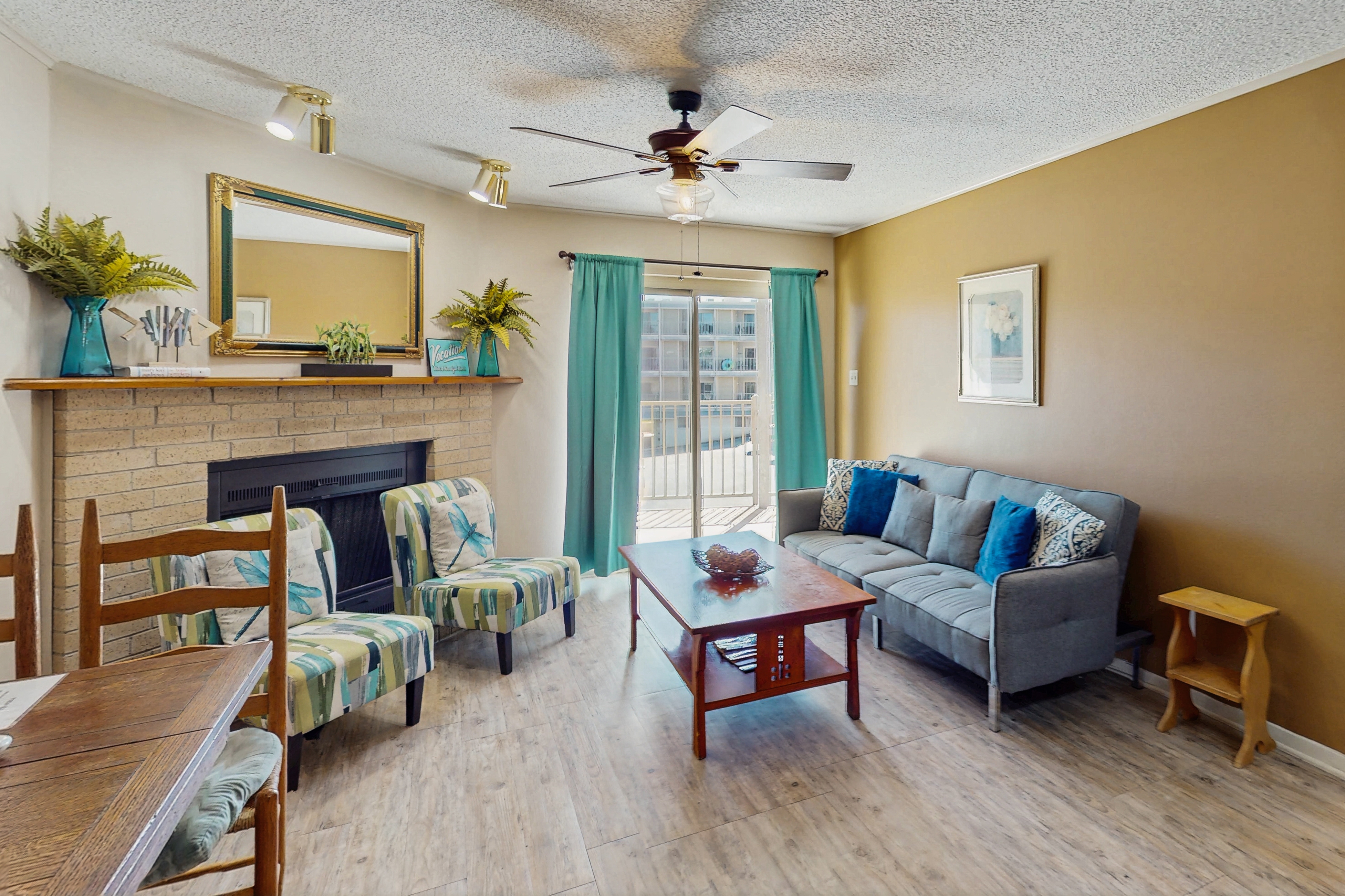 Riverfront condo with pool & hot tub, walk everywhere