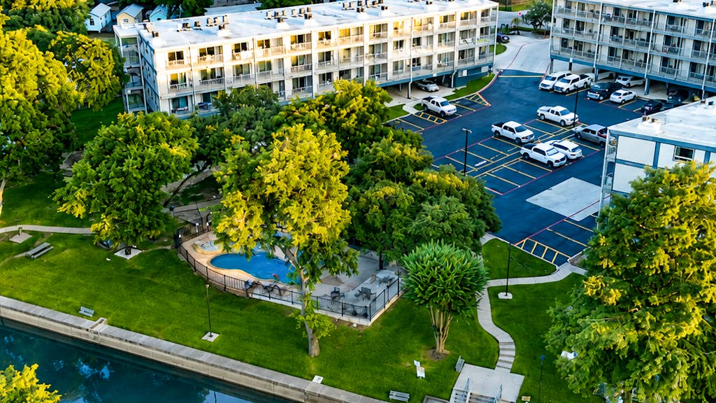 Pool, Jacuzzi | Walk to Downtown New Braunfels
