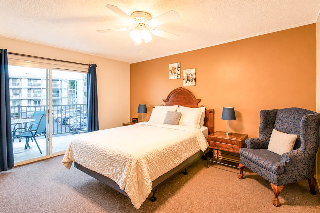 Pool, Jacuzzi | Walk to Downtown New Braunfels
