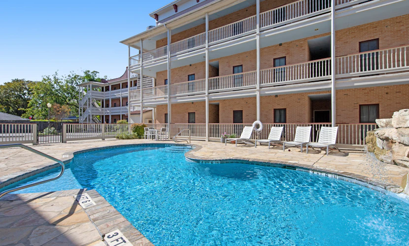 River view condo with a pool, washer/dryer, central AC - snowbirds welcome