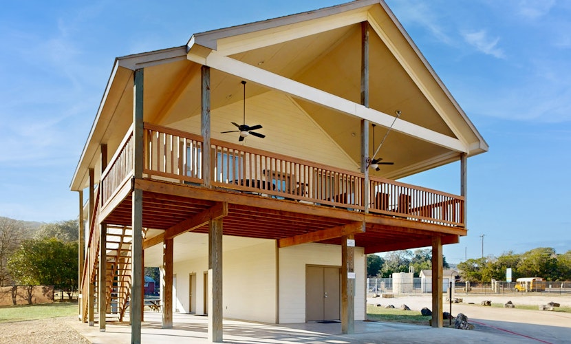 Cozy house with spacious living space, large patio, WIFI and Hill country views