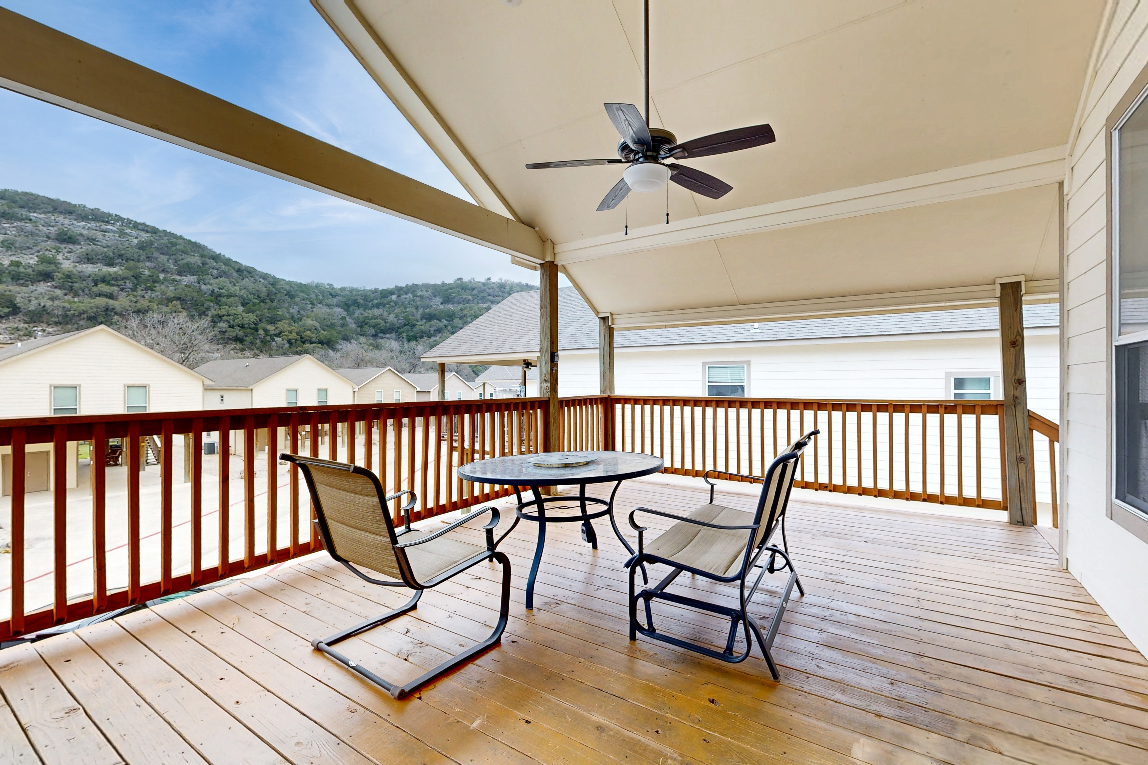 Cozy house with spacious living space, large patio, WIFI and Hill country views