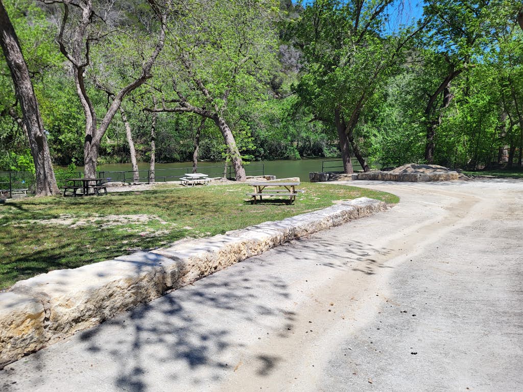 Cozy house with spacious living space, large patio, WIFI and Hill country views