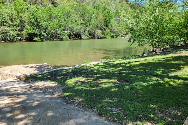 Cozy house with spacious living space, large patio, WIFI and Hill country views