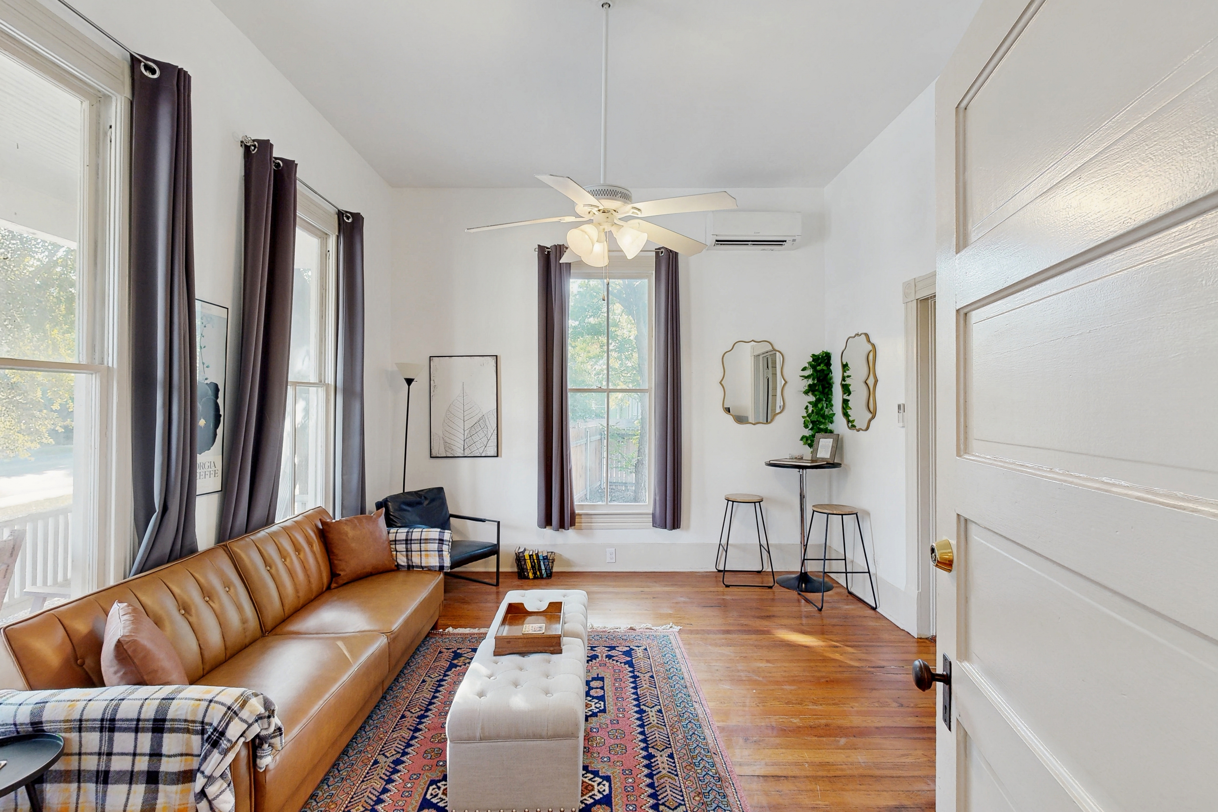 Downtown duplex with patio, enclosed backyard, washer/dryer - near downtown