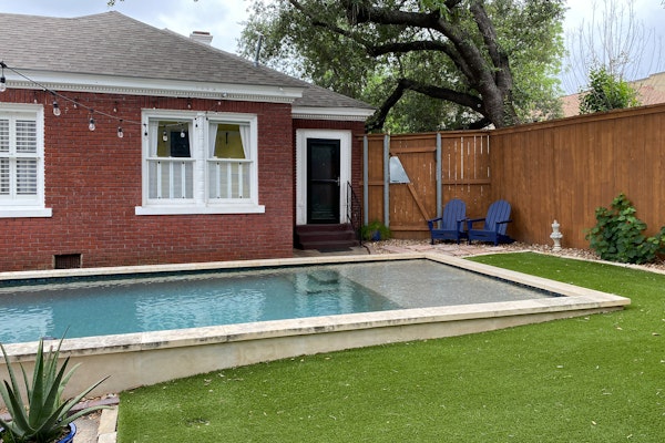 Charming home with pool, enclosed yard, patio & great Woodlawn Lake location