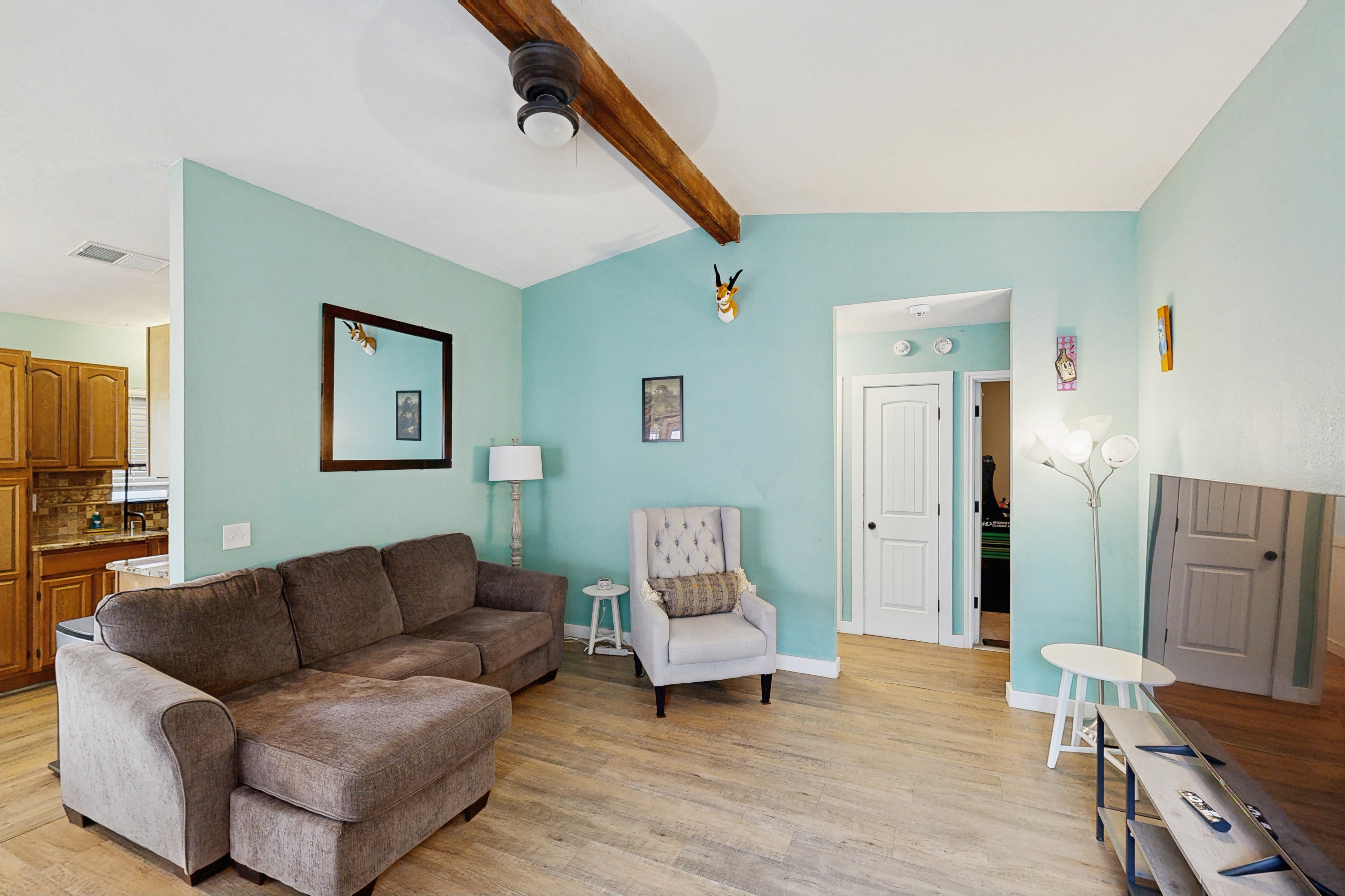 Cozy San Antonio home with washer/dryer and enclosed backyard