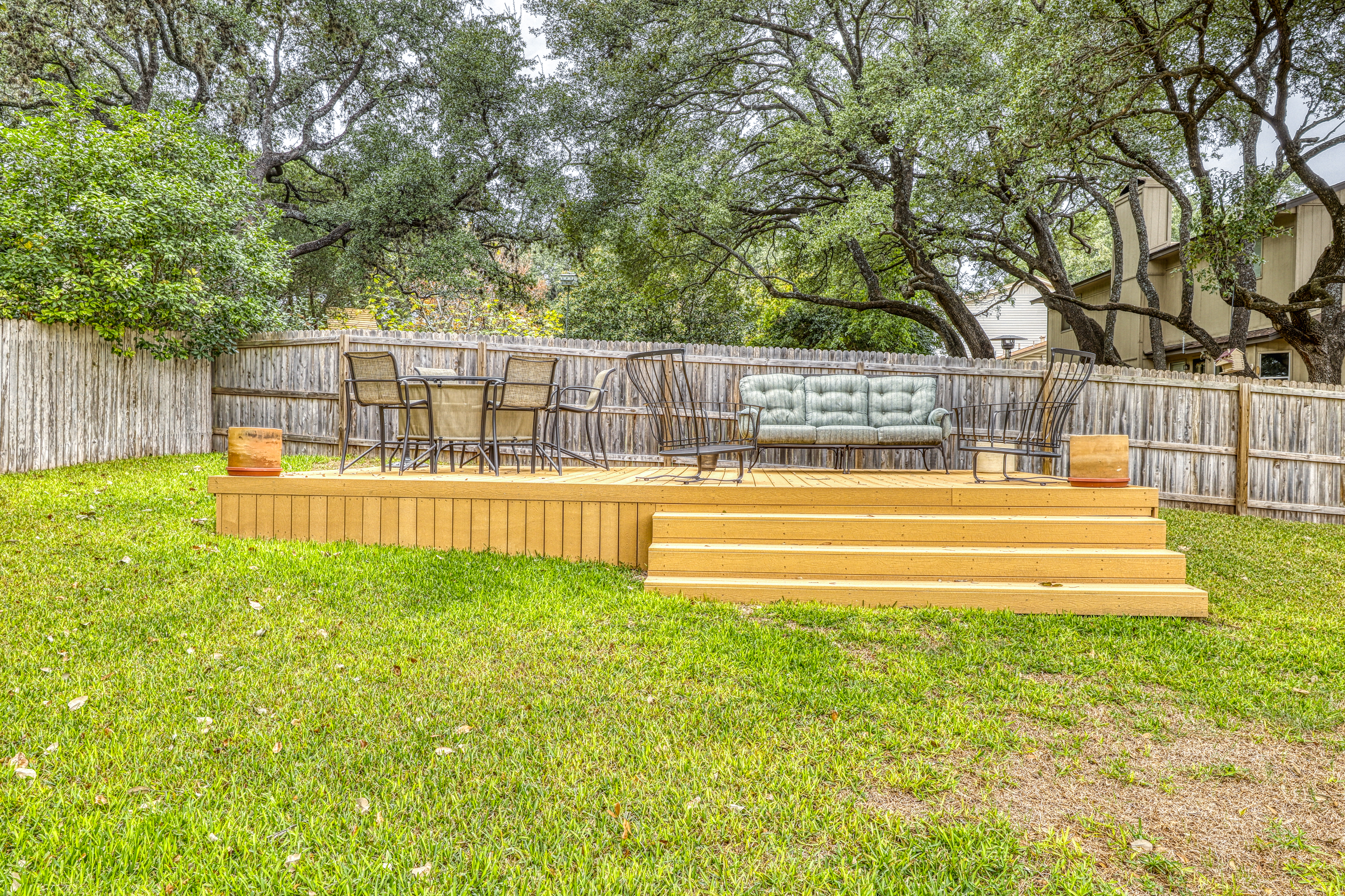 Dog-friendly chic home w/private outdoor pool, gas grill, & enclosed backyard