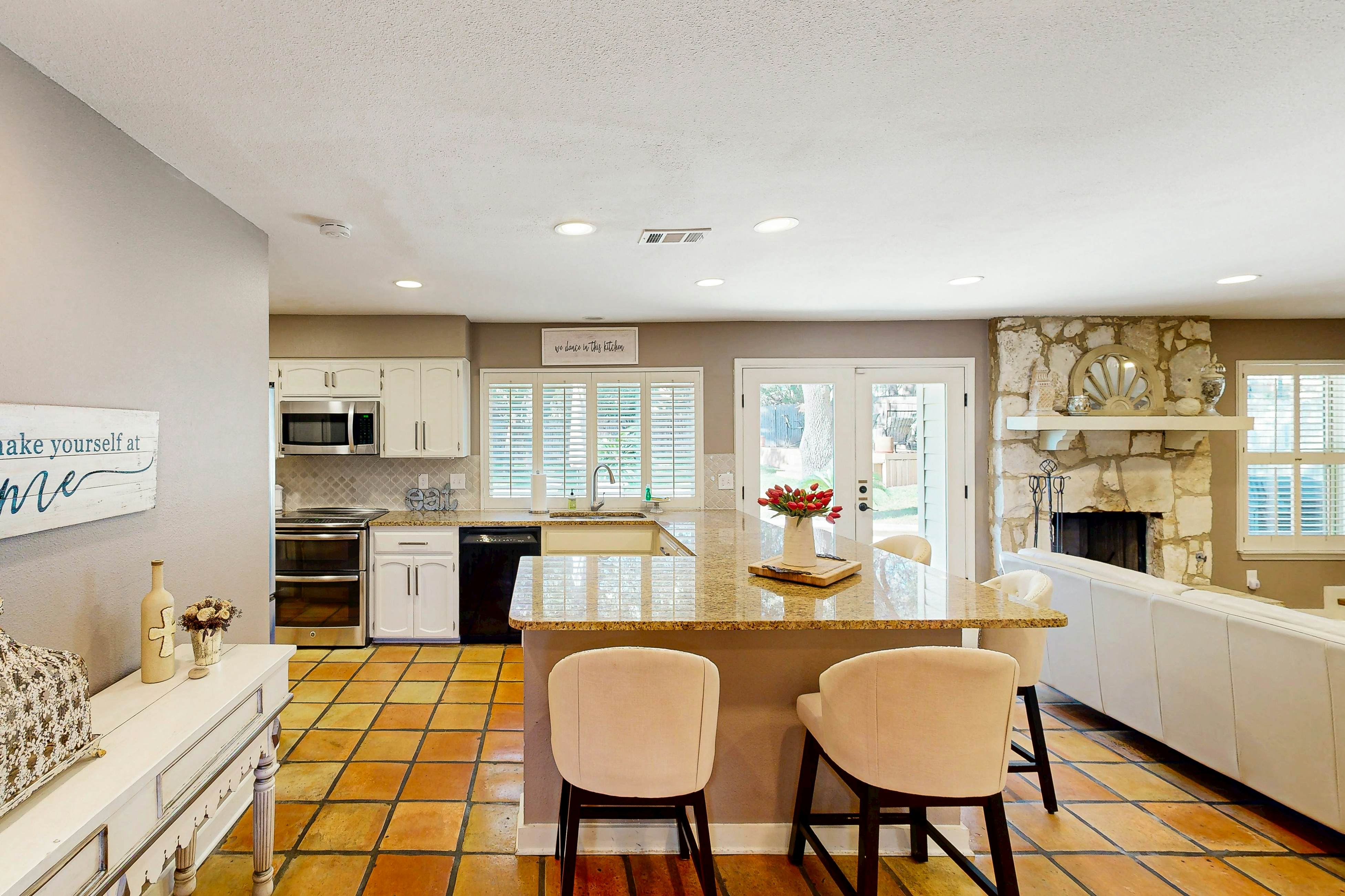 Three King Beds, Private Pool And Dog Friendly